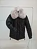 Чорна зимова жіноча тепла куртка з рожевим хутром на капюшоні, фото 3