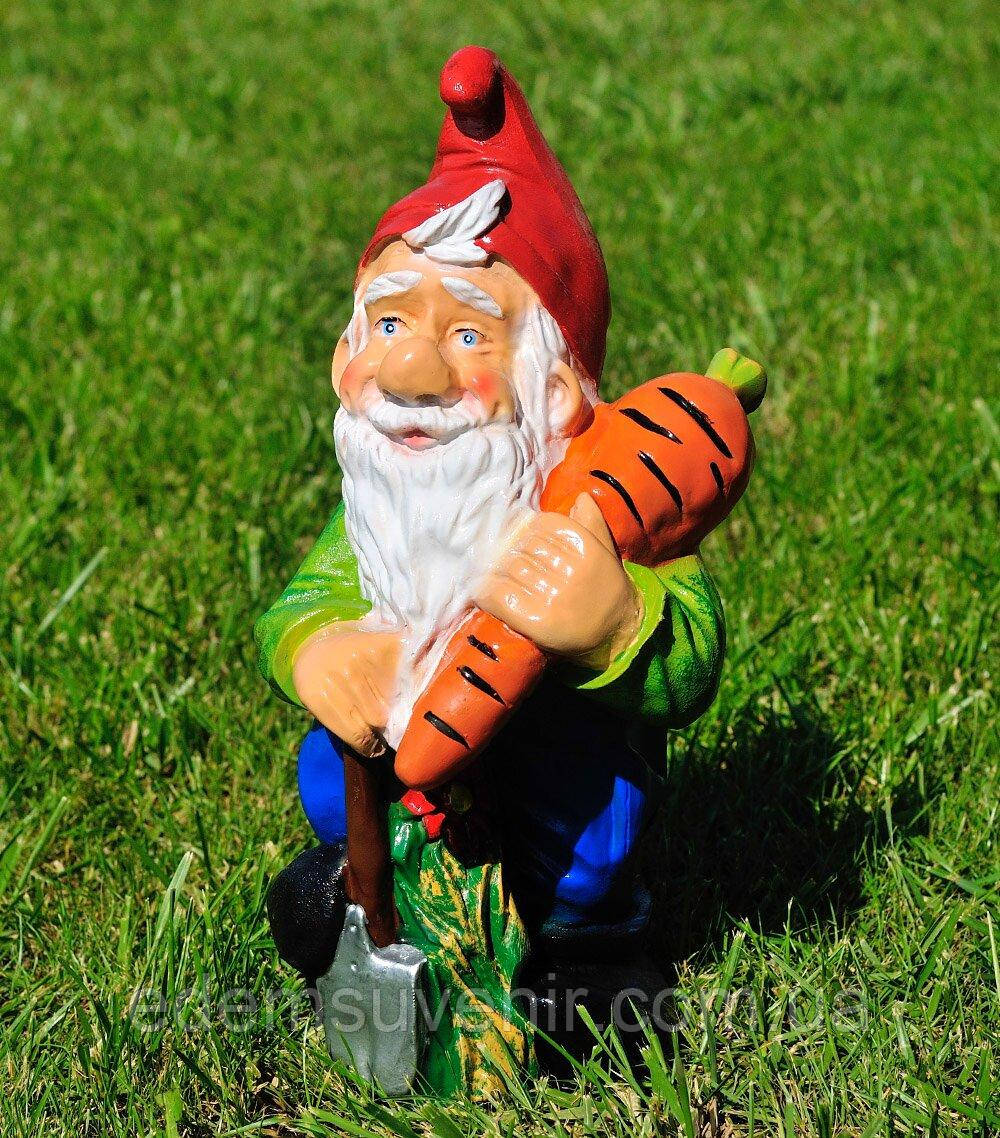 Садова фігура Гном із морквою малий