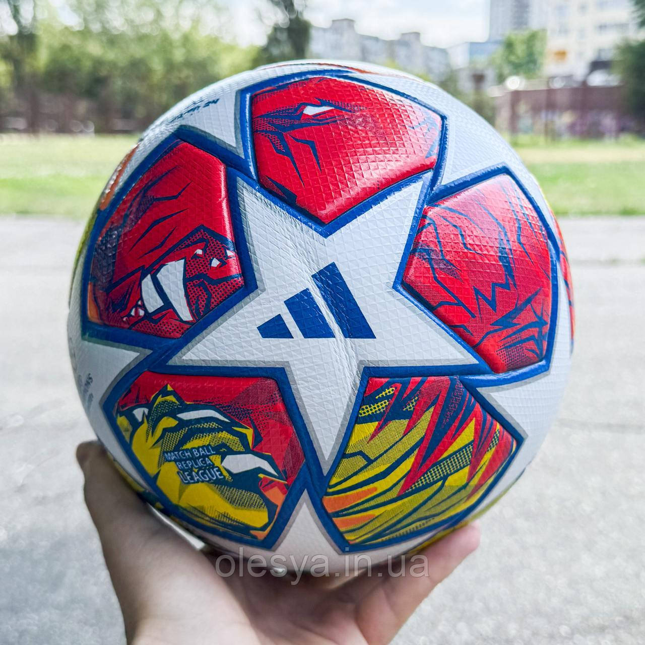 Футбольний м'яч Adidas Champions League