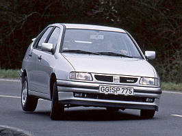 SEAT Cordoba I (1993–1999)