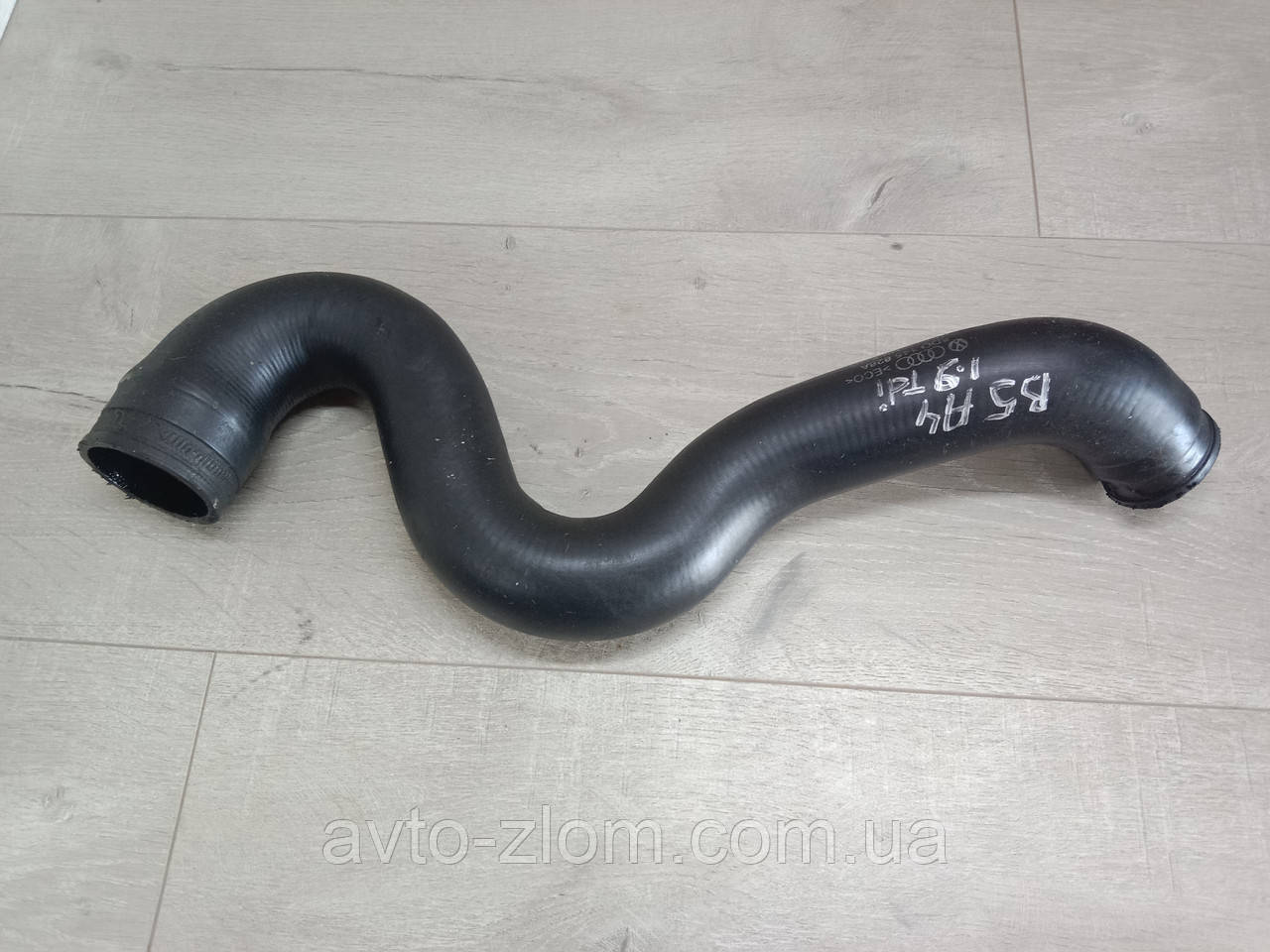 Патрубок інтеркулера Volkswagen Passat B5, Audi A4 1.9 TDI. 8D0145828A.