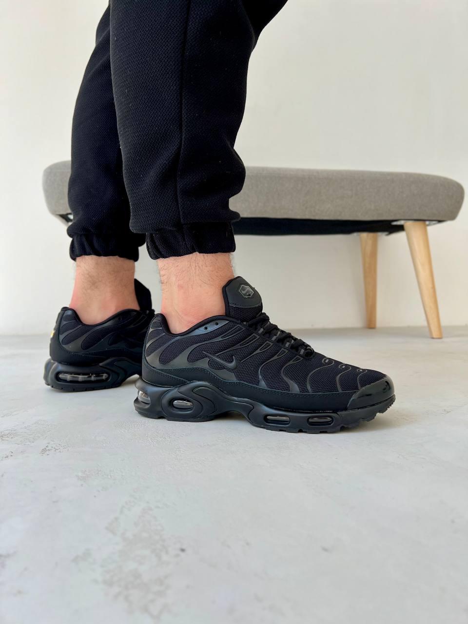 Чоловічі спортивні кросівки Nike Air Max TN all black 2.0 (чорні) модні повсякденні кроси Ar99586 Найк vkross, фото 1