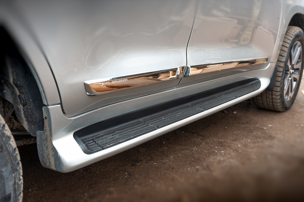 Бокові пороги з LED (дизайн 2015-2020) Білий колір для Toyota Land Cruiser 200, фото 1