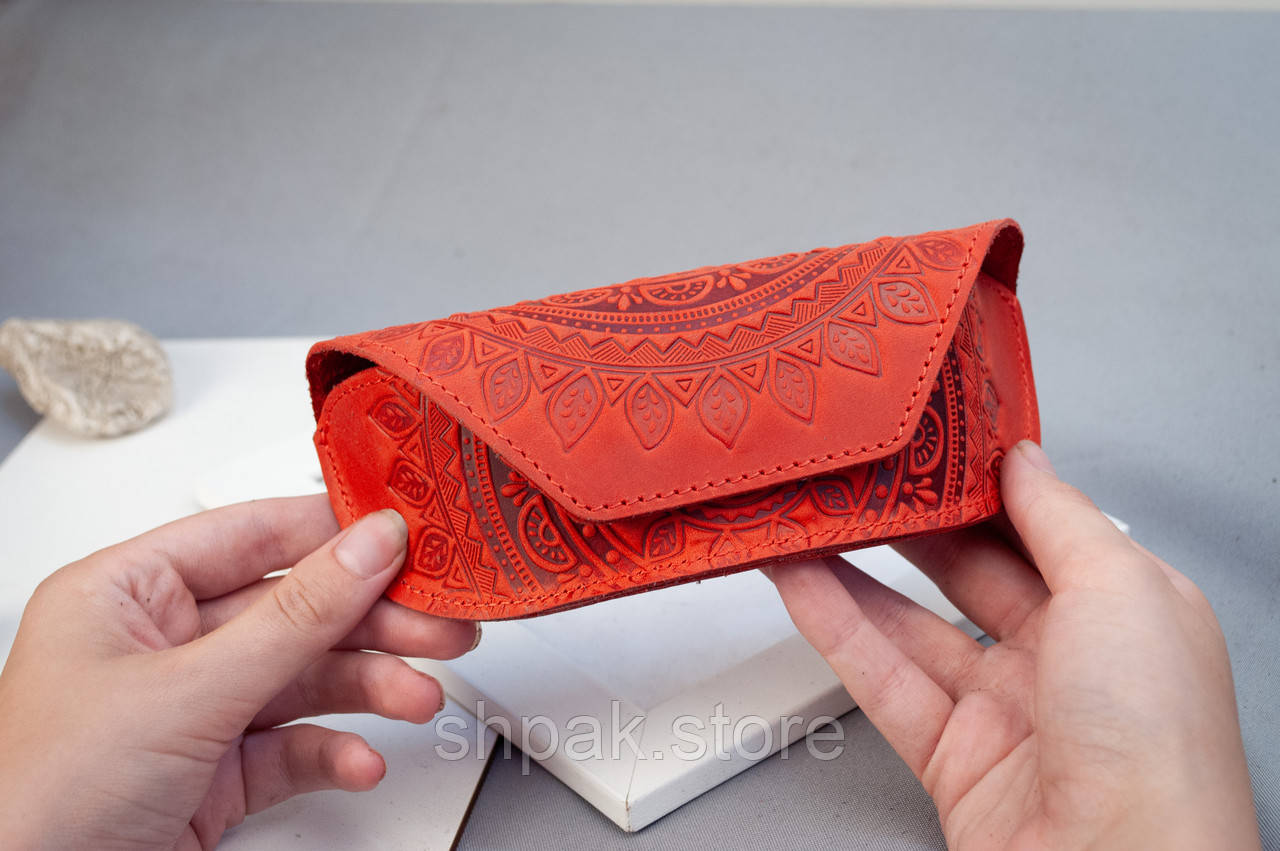 Футляр для окулярів шкіряний червоний з орнаментом Сонечко | очешник шкіра, фото 1