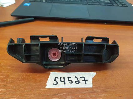 Кріплення заднього бампера toyota rav 4 000054527
