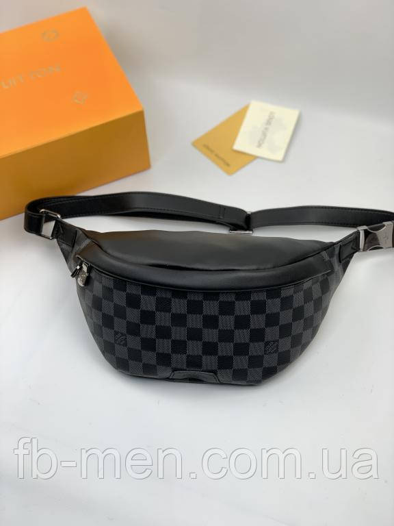 Поясна сумка Louis Vuitton Discovery з канви Damier Graphite сіра бананка