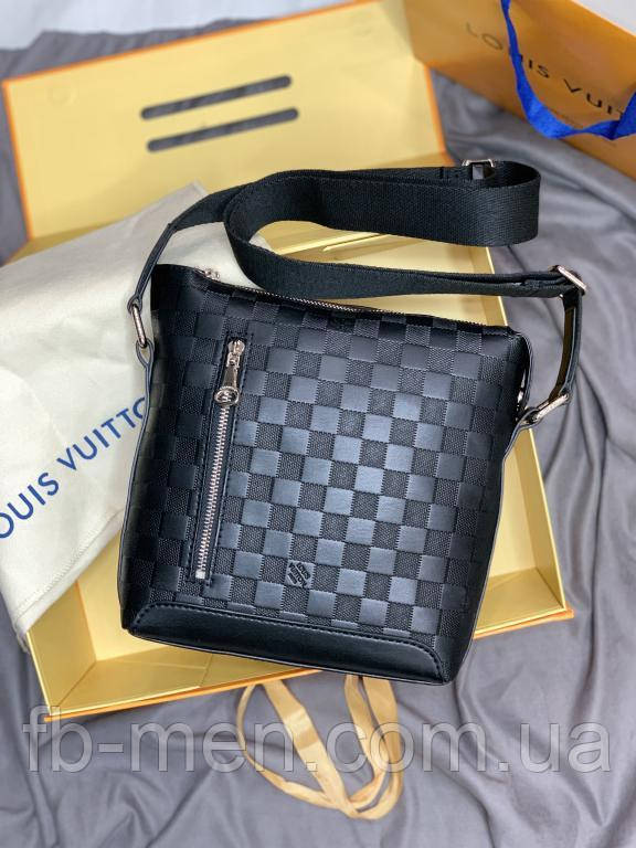 Месенджер Louis Vuitton чорного кольору з бічною блискавкою