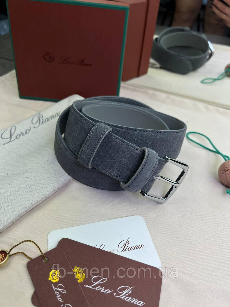 Ремінь Loro Piana замшевий сірого кольору преміум'якість