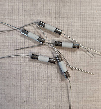 Запобіжник керамічний 4A 250V 5х20мм з виводами 22мм, фото 1