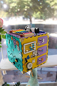 Розвиваючий дерев'яний Бізікуб 30х30х30 см, різнокольоровий