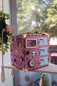 Розвиваючий дерев'яний Бізікуб 30х30х30 см, рожевий