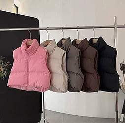 Базова жіноча тепла стильна укорочена жилетка осінь безрукавка плащівка 150