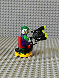 LEGO Batman 212116 Superheroes: The Joker with Glue Gun мініфігурка : ексклюзивна колекційна Джокер із Пушкою, фото 2