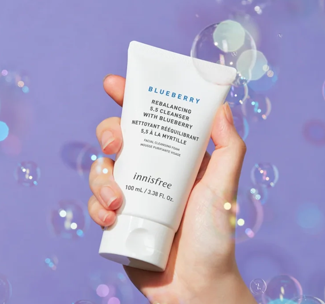 Балансувальна очисна пінка з екстрактом чорниці Innisfree Blueberry Rebalancing 5.5 Cleanser Балансувальна очисна пінка з екстрактом чорниці Innisfree Blueberry Rebalancing 5.5 Cleanser