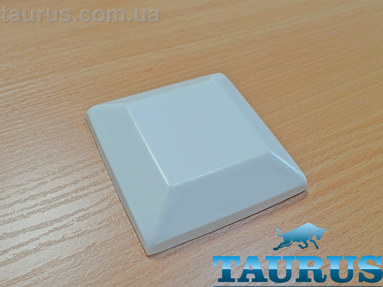 Білий квадратний декоративний фланець Cube 82x82 White висотою 19мм із н/ж сталі, без отвору. Суцільний