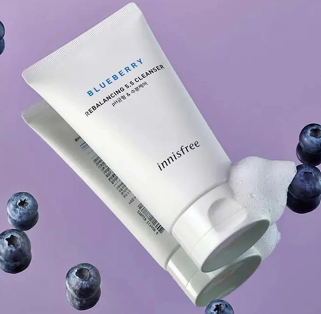 Балансувальна очисна пінка з екстрактом чорниці Innisfree Blueberry Rebalancing 5.5 Cleanser Балансувальна очисна пінка з екстрактом чорниці Innisfree Blueberry Rebalancing 5.5 Cleanser