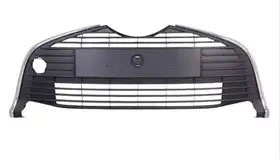 Решітка бампера передного середня Toyota Yaris 14-17 (Тайвань) з хром. молд. 531020D040
