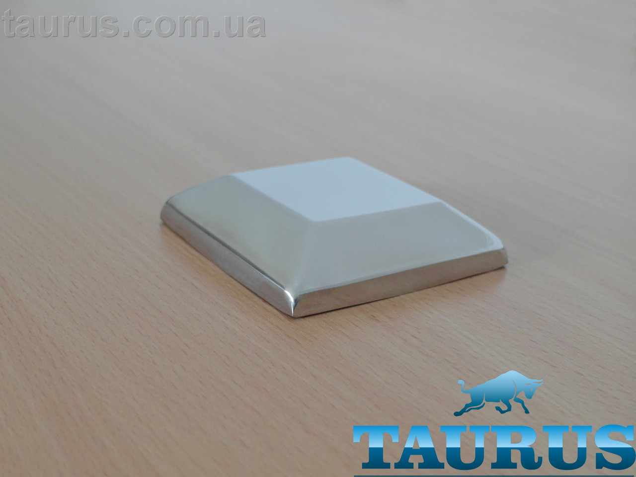 Квадратний декоративний фланець Cube 82x82 Chrome висотою 19мм із н/ж сталі, без отвору. Суцільний