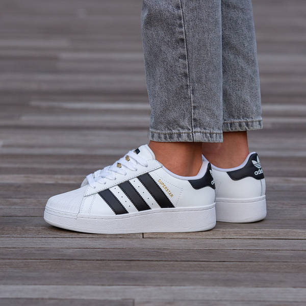 Adidas black white superstar 2025