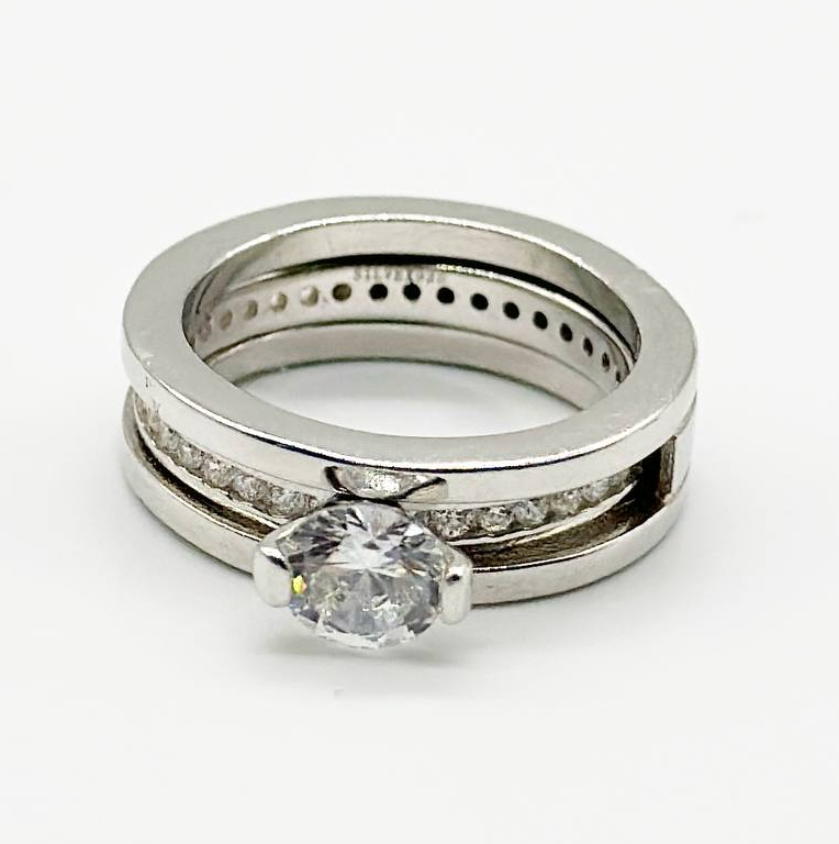 Срібна каблучка з фіанітами, Розмір 16,5, Вага: 7.1 г