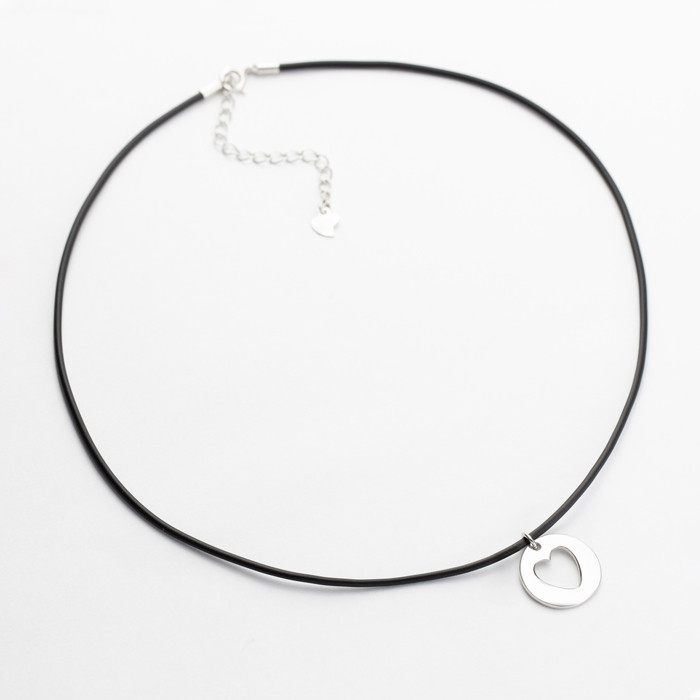 Кольє з каучуковим шнурком зі срібною підвіскою серце, Розмір 39 см x 0,2 см, Вага: 2.9 г