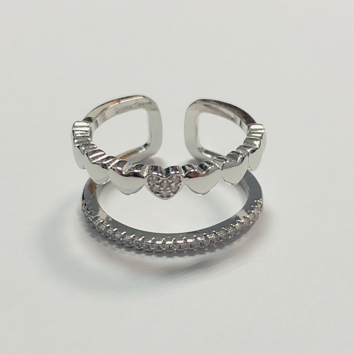 Срібна каблучка з фіанітами, Розмір 16,0, Вага: 3.0 г