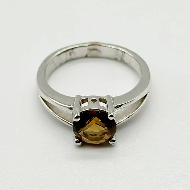 Срібна каблучка з фіанітами, Розмір 16,0, Вага: 3.1 г