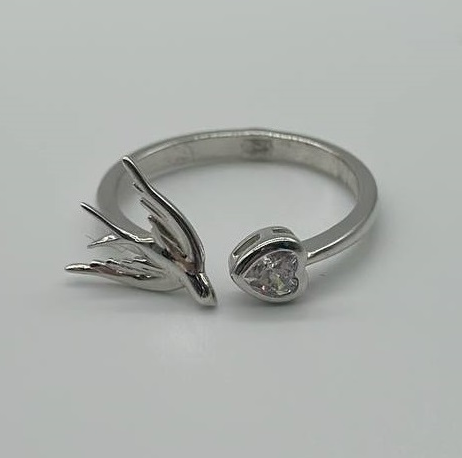 Срібна каблучка зі вставкою Swarovski Zirconia, Розмір 16,0, Вага: 1.9 г