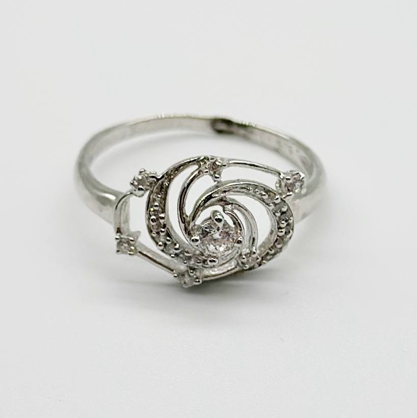 Срібна каблучка з фіанітами, Розмір 17,5, Вага: 2.3 г