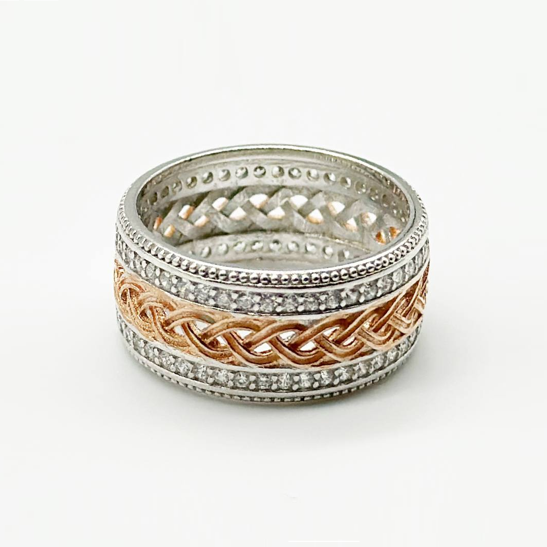 Срібна каблучка з фіанітами, Розмір 16,5, Вага: 4.6 г