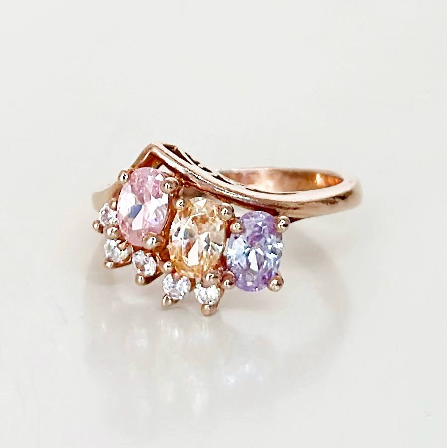 Срібна каблучка зі вставкою фіаніт, Розмір 17,5, Вага: 3.7 г