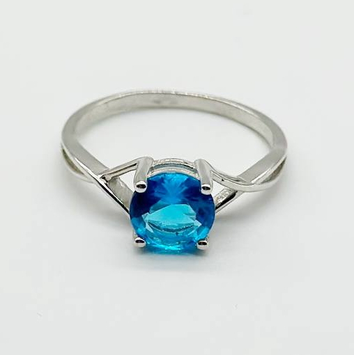 Срібна каблучка з фіанітами, Розмір 16,0, Вага: 1.7 г