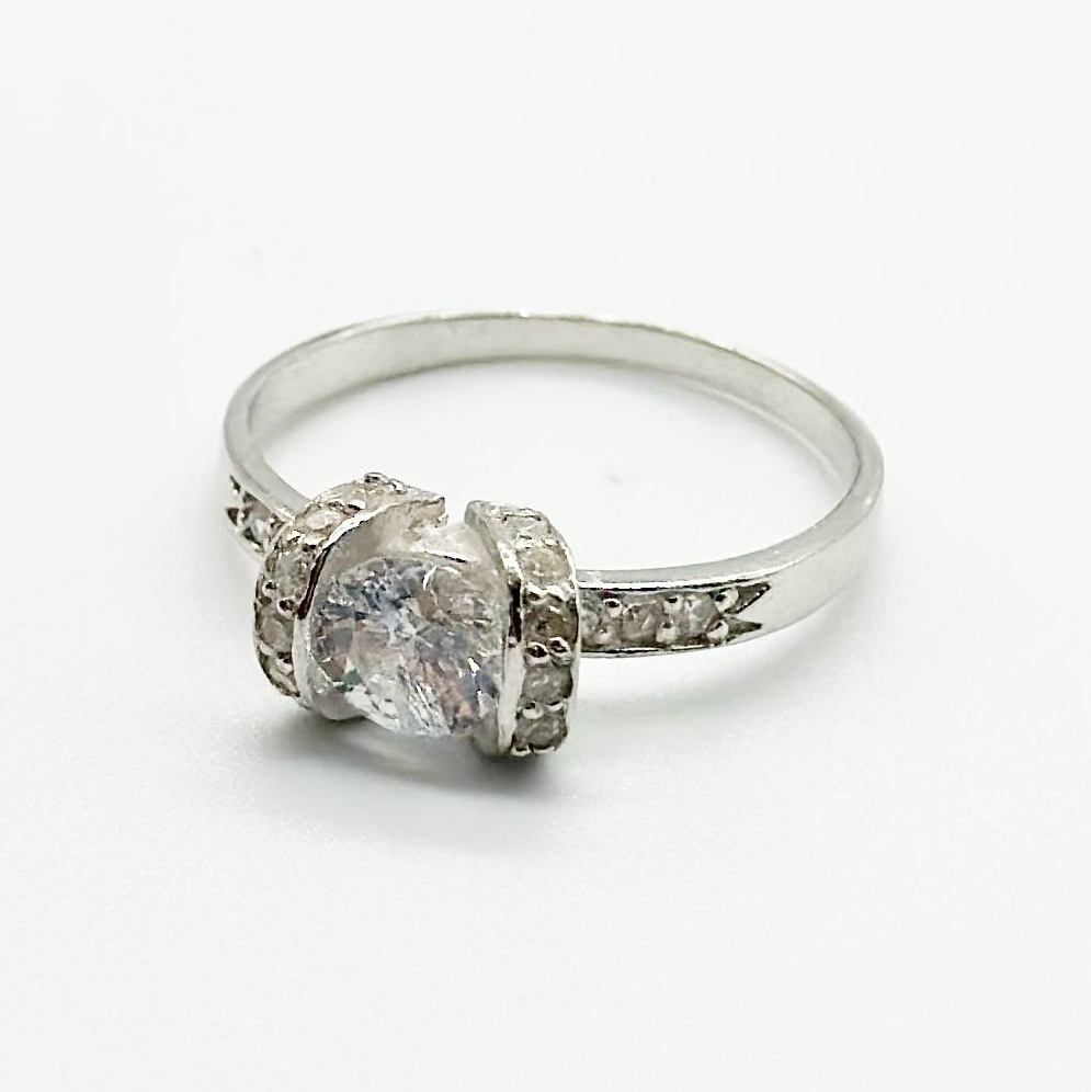 Срібна каблучка зі вставкою фіаніт, Розмір 18,0, Вага: 2.7 г