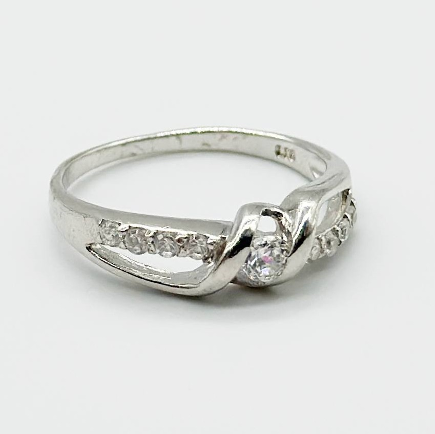 Срібна каблучка зі вставкою фіаніт, Розмір 17,8, Вага: 2.1 г