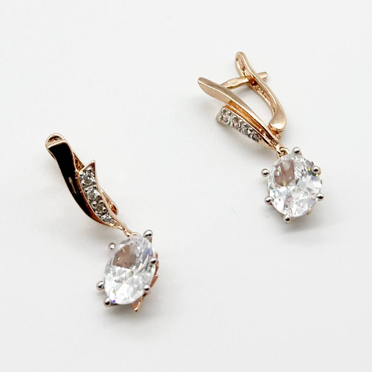 Срібні сережки зі вставкою фіаніт