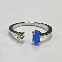 Срібна каблучка зі вставкою опал/фіаніт, Розмір 15,0, Вага: 1.4 г