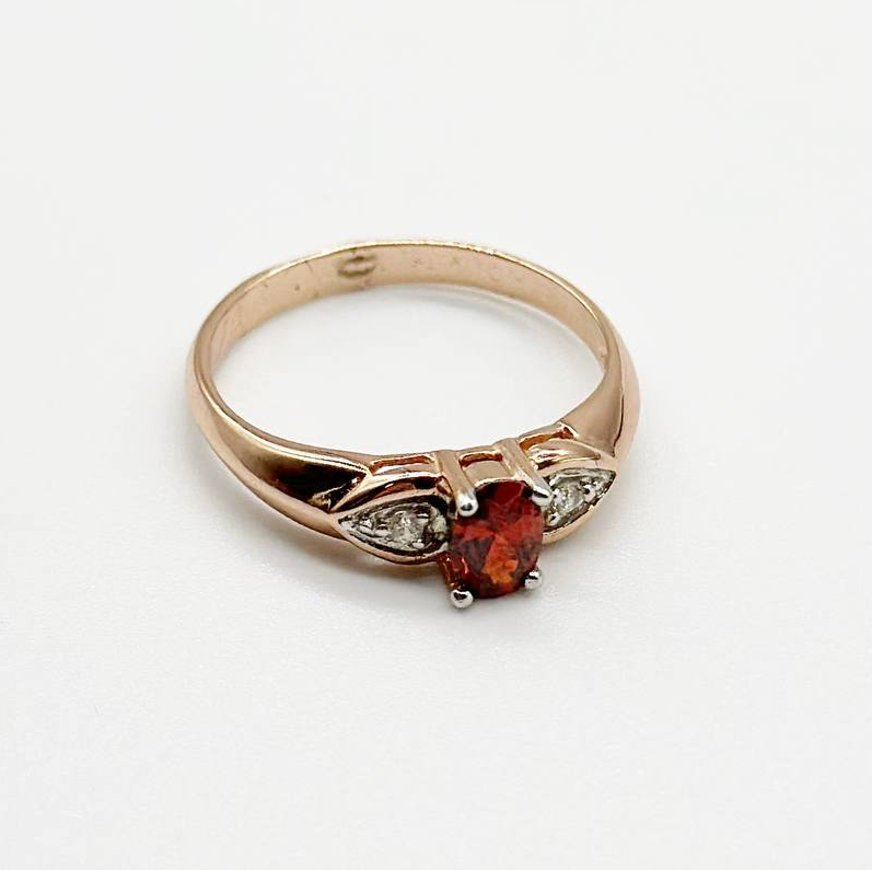 Срібна каблучка з фіанітами, Розмір 18,5, Вага: 2.1 г