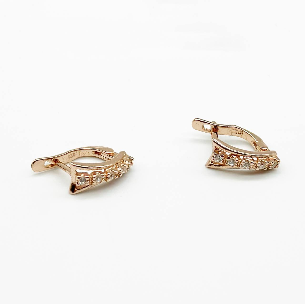 Срібні сережки зі вставкою фіаніт