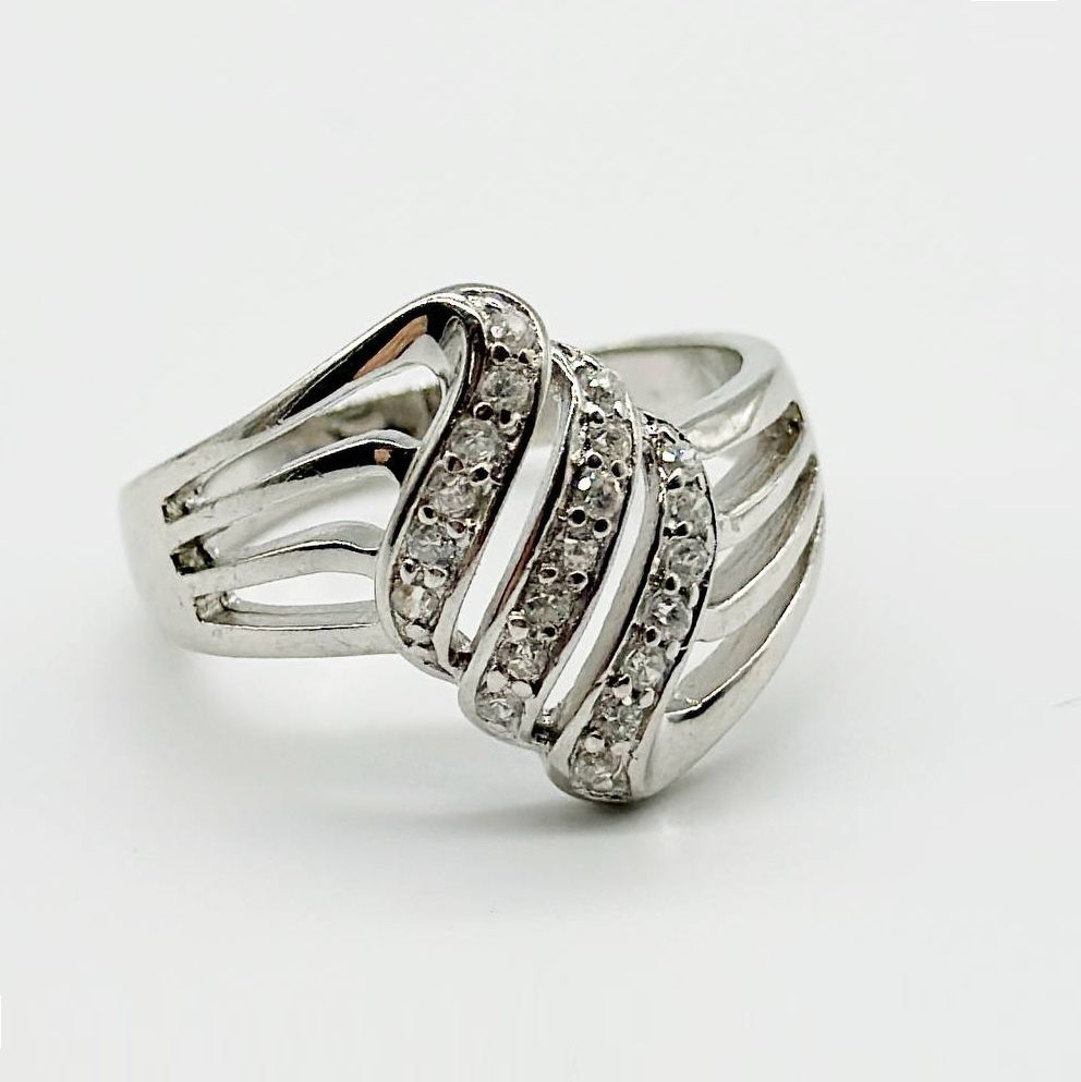 Срібна каблучка зі вставкою фіаніт, Розмір 18,5, Вага: 6.1 г