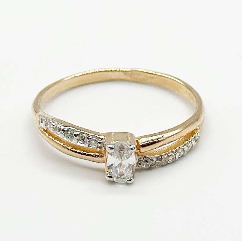 Срібна каблучка зі вставкою фіаніт