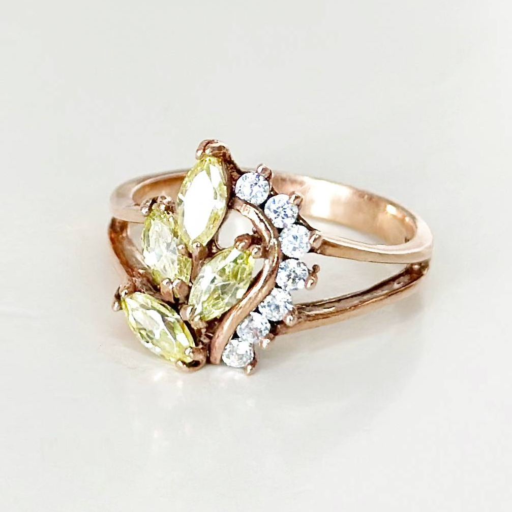 Срібна каблучка зі вставкою фіаніт, Розмір 18,5, Вага: 3.8 г