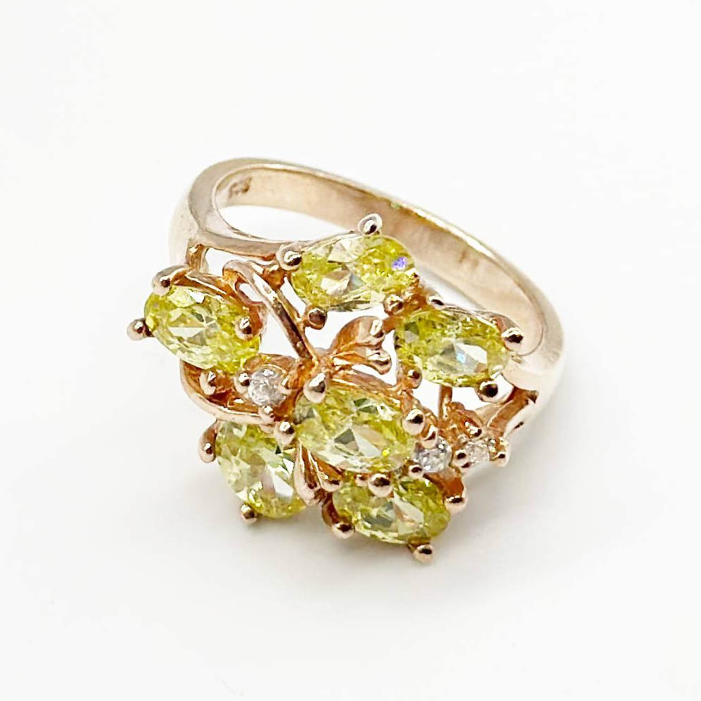 Срібна каблучка зі вставкою фіаніт