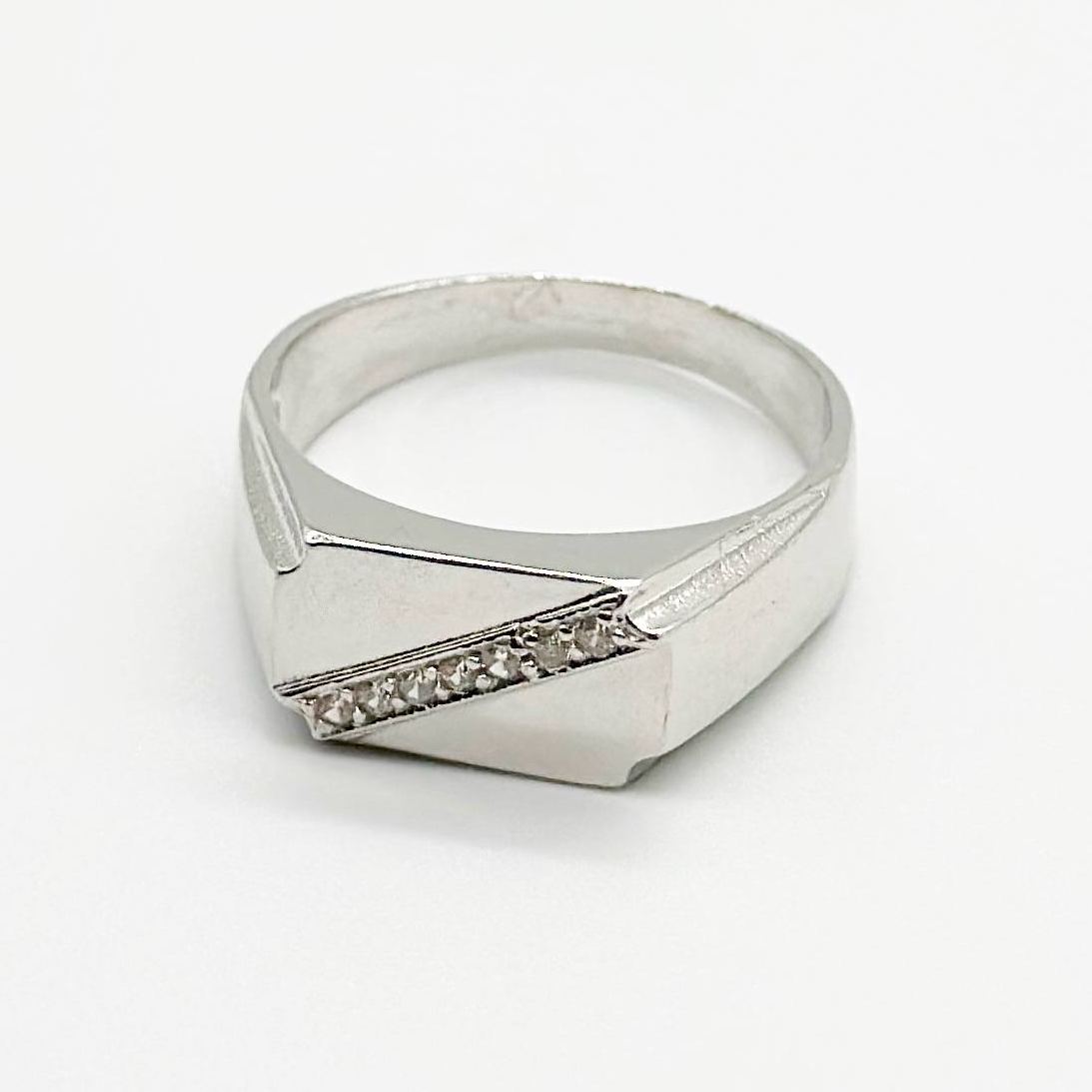 Срібна каблучка зі вставкою фіаніт, Розмір 19,5, Вага: 4.8 г