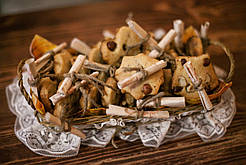 Печиво- передбачення (до печива прив'язаний листочок з передбаченням)