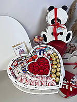 Оригінальний подарунок на День Закоханих, Подарунковий бокс із солодощами для дівчат на Новий рік