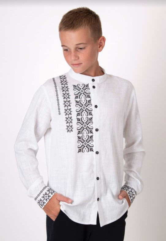 Сорочка для хлопчика вишиванка із льону у білому кольорі, вишивка чорного кольору хрестиком. Розмір 152