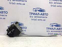 Замок двері передній правий Toyota Avensis T25 1.8 БЕНЗИН 1ZZFE 2003 (б/в)