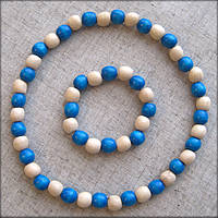 Набір дерев'яна яні бусі + браслет з бусинок блакитного кольору та намистинок покритих прозорим лаком