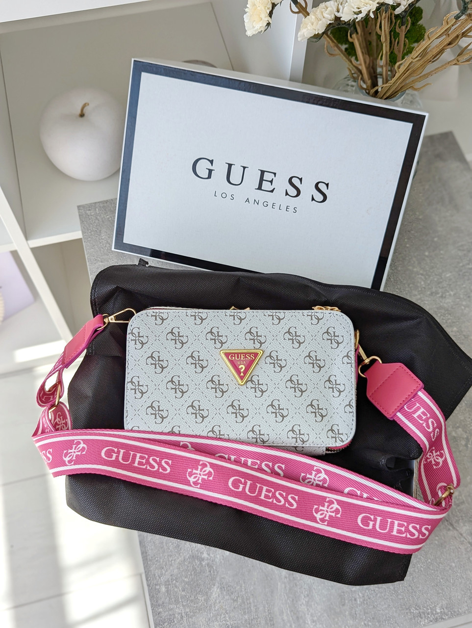 Сумка жіноча білий + малиновий Guess Гесс крос-боді мінілого, фото 1