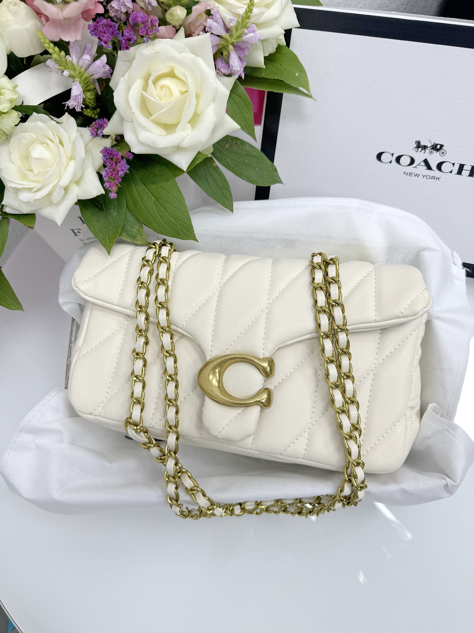 Жіноча сумка клатч Coach молочний Коуч на плече